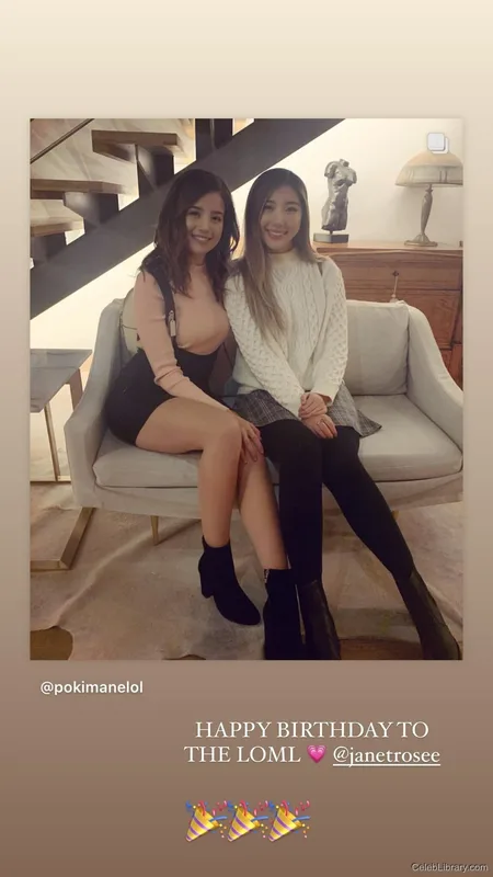 Pokimane photo 16 of 3752