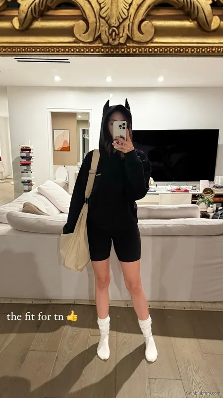 Pokimane photo 17 of 3752