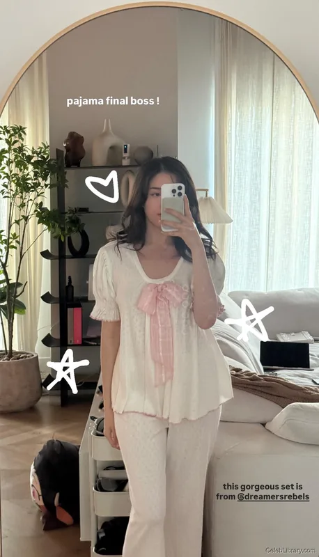 Pokimane photo 1 of 3752