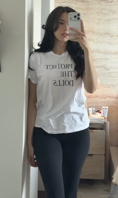 Pokimane photo 4 of 3752