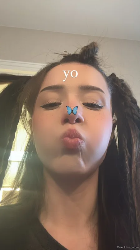 Pokimane photo 11 of 3752