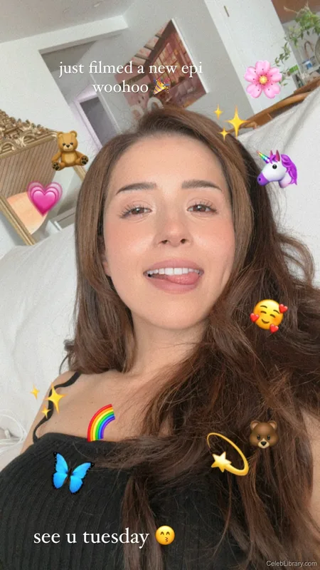 Pokimane photo 14 of 3752