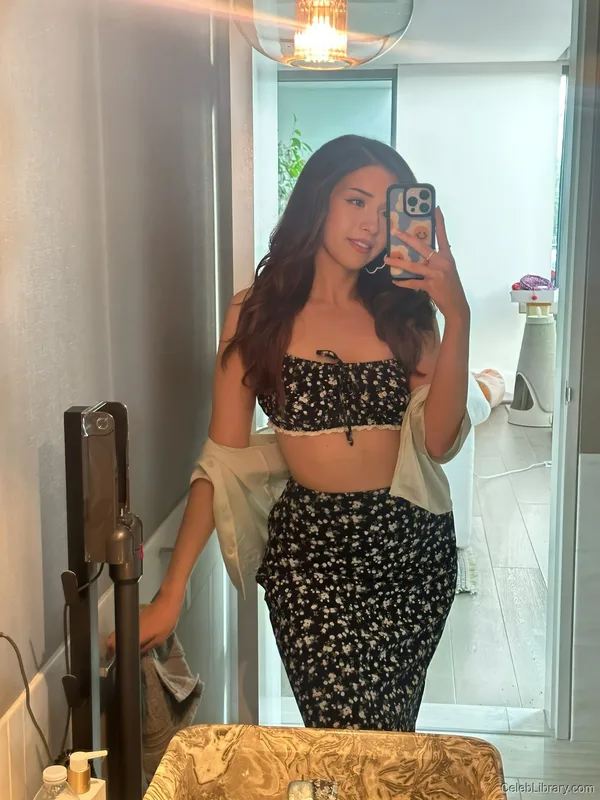 Pokimane photo 17 of 3752