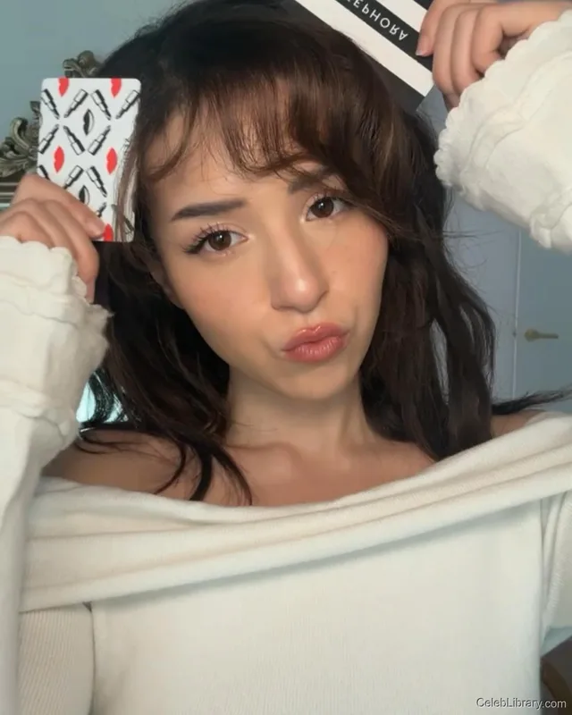 Pokimane photo 24 of 3752