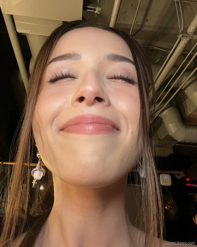 Pokimane photo 1 of 3752