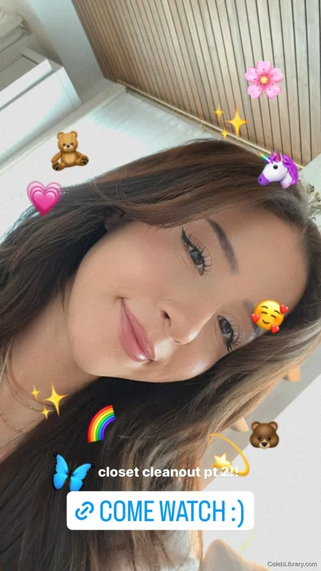 Pokimane photo 15 of 3752