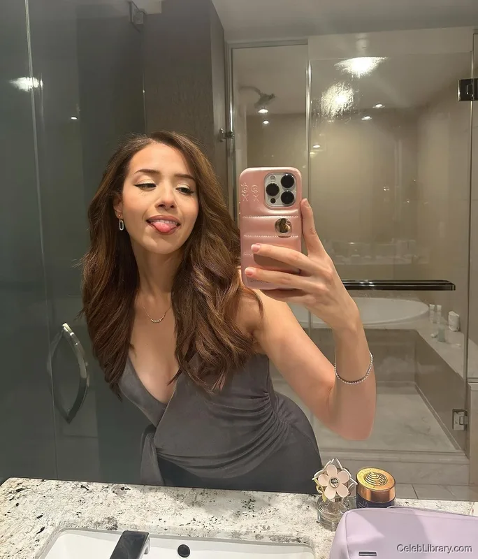 Pokimane photo 7 of 3752
