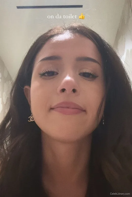 Pokimane photo 10 of 3752