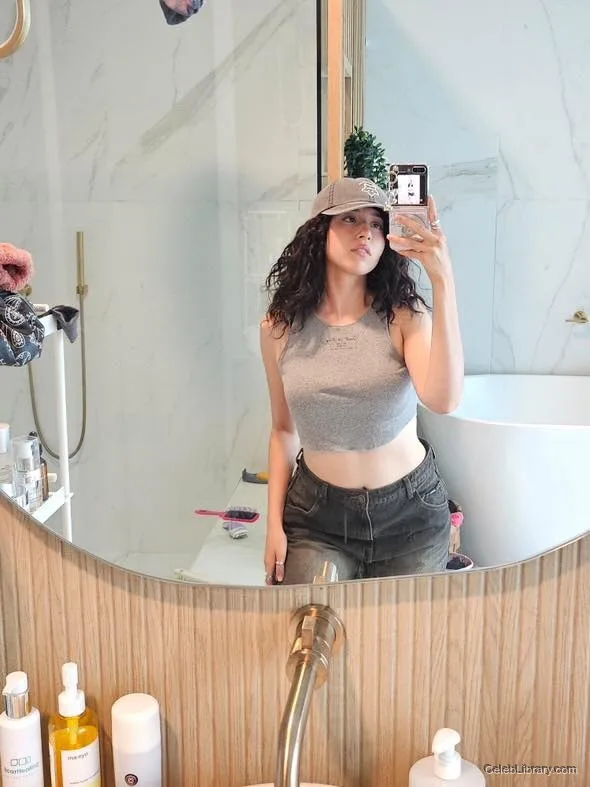Pokimane photo 4 of 3752