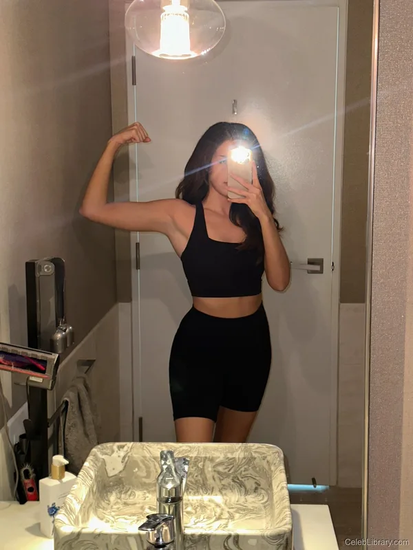 Pokimane photo 10 of 3752