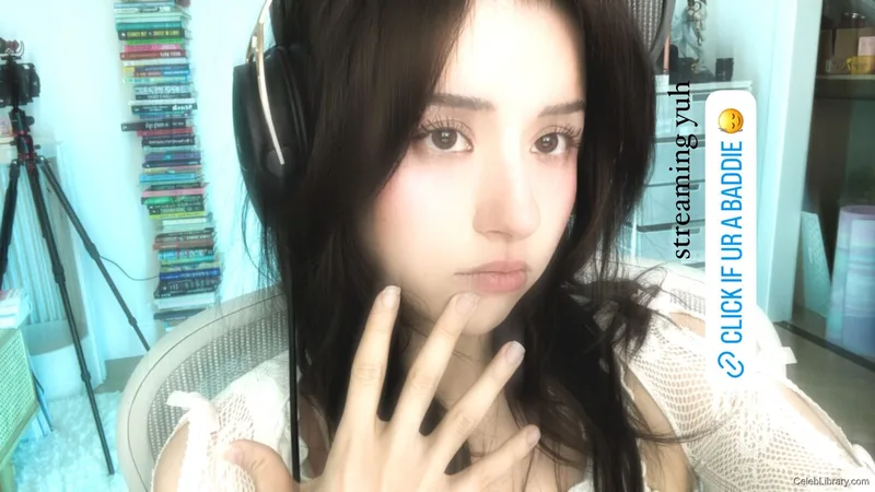 Pokimane photo 22 of 3752