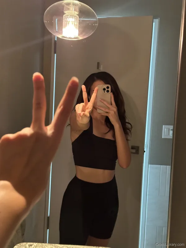 Pokimane photo 1 of 3752
