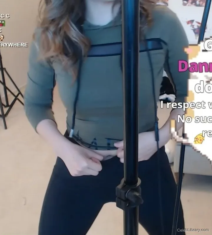 Pokimane photo 4 of 3752