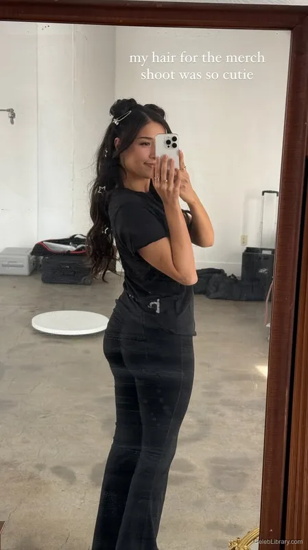 Pokimane photo 5 of 3752