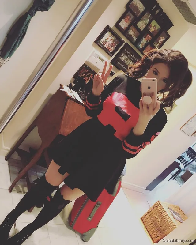 Pokimane photo 19 of 3752