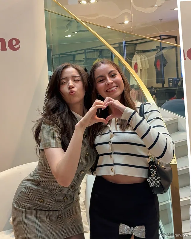 Pokimane photo 21 of 3752