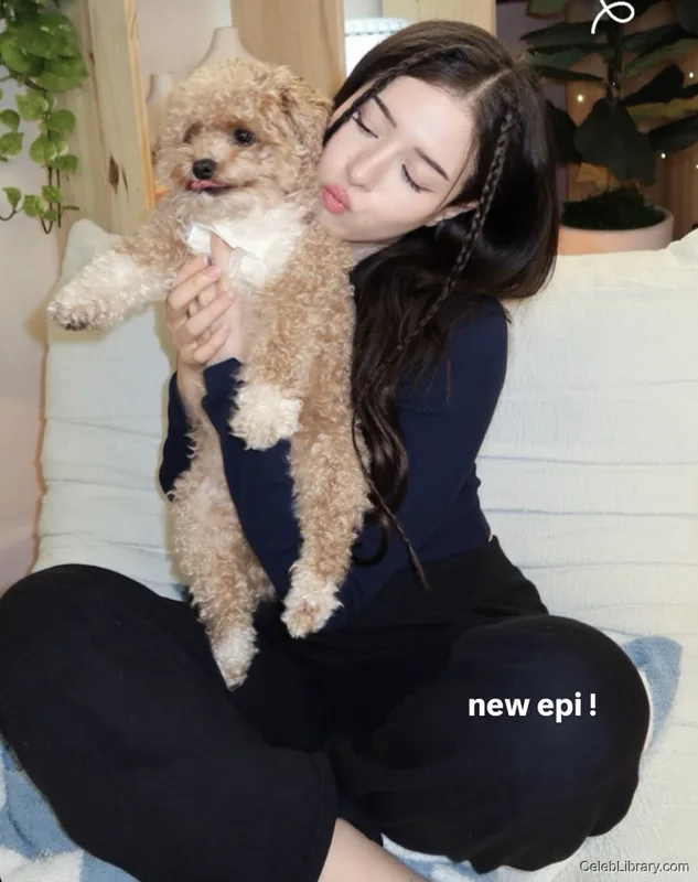 Pokimane photo 4 of 3752
