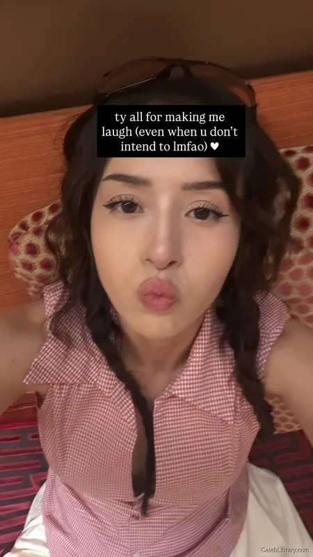 Pokimane photo 22 of 3752