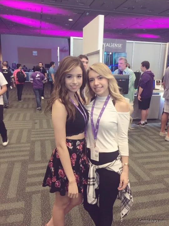 Pokimane photo 7 of 3752