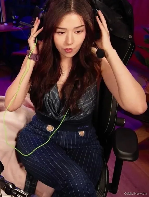 Pokimane photo 23 of 3752