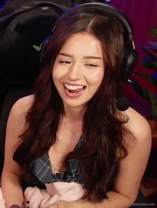 Pokimane photo 1 of 3752