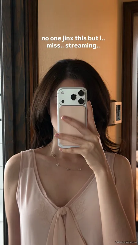 Pokimane photo 20 of 3752