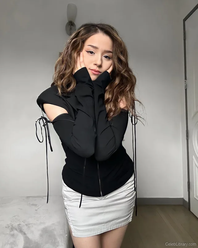 Pokimane photo 4 of 3752