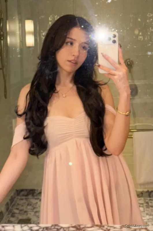 Pokimane photo 5 of 3752