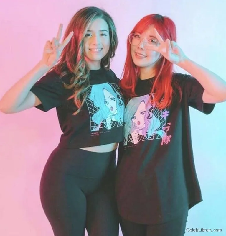 Pokimane photo 7 of 3752