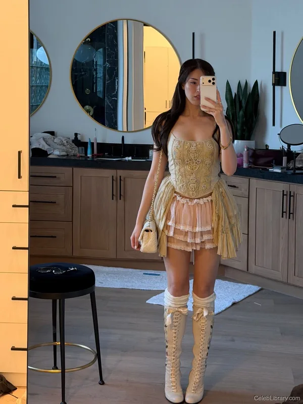 Pokimane photo 2 of 3752