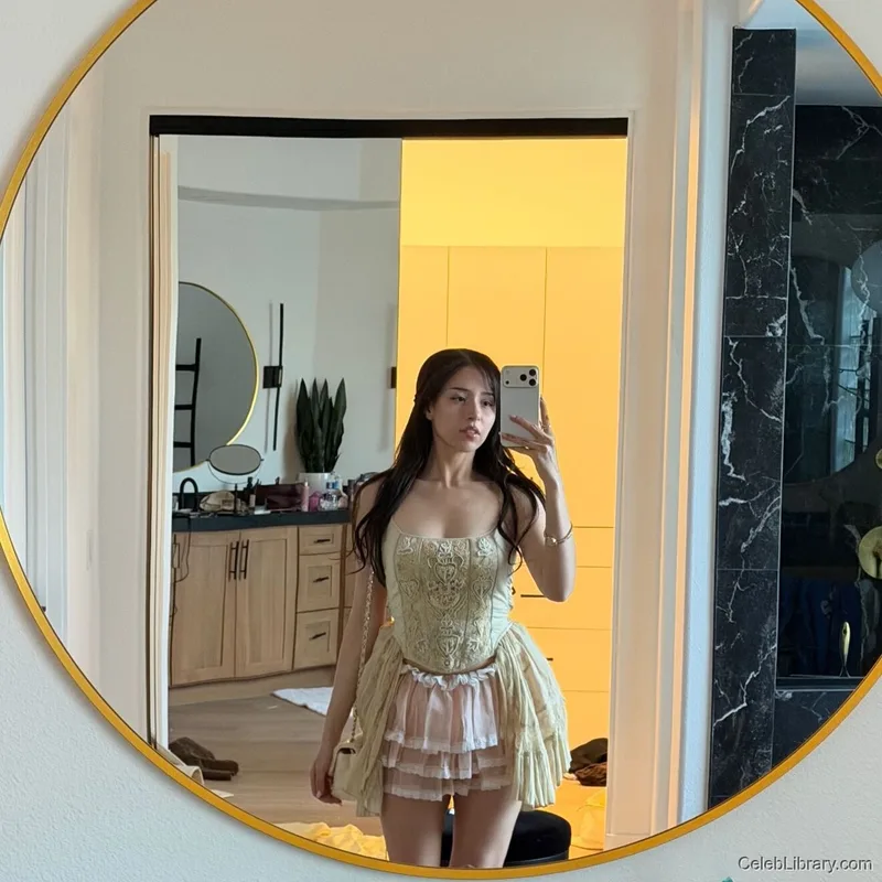 Pokimane photo 4 of 3752