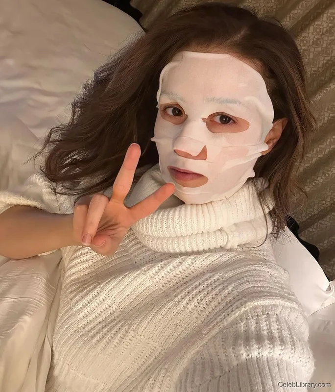 Pokimane photo 14 of 3752