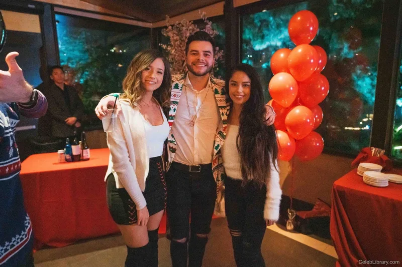Pokimane photo 17 of 3752