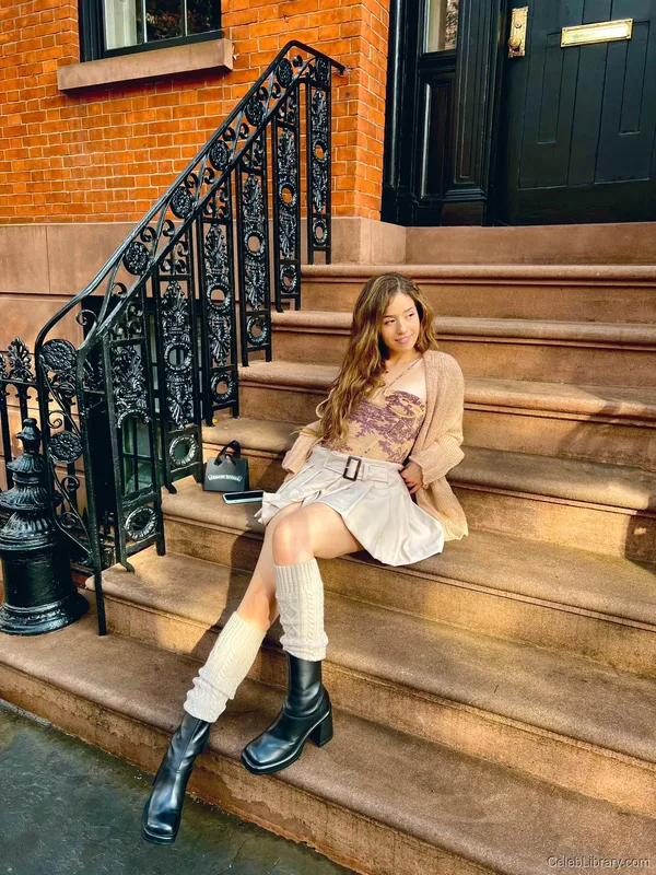 Pokimane photo 19 of 3752