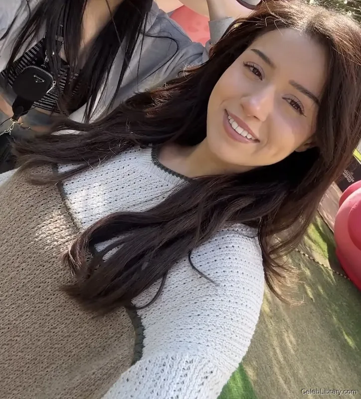 Pokimane photo 20 of 3752