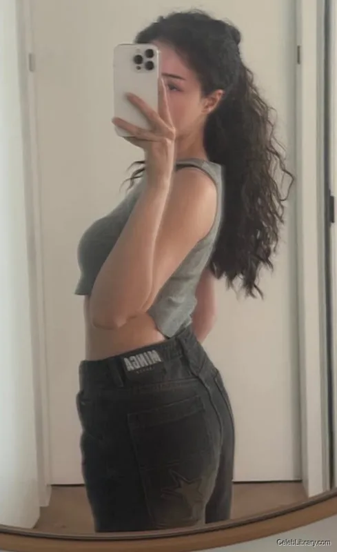 Pokimane photo 3 of 3752