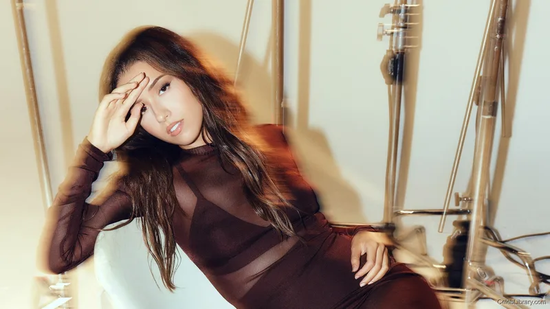 Pokimane photo 22 of 3752