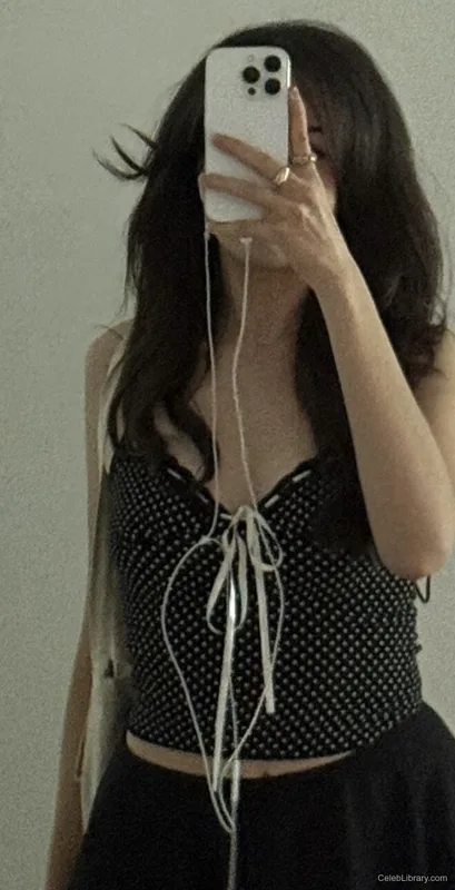 Pokimane photo 19 of 3752