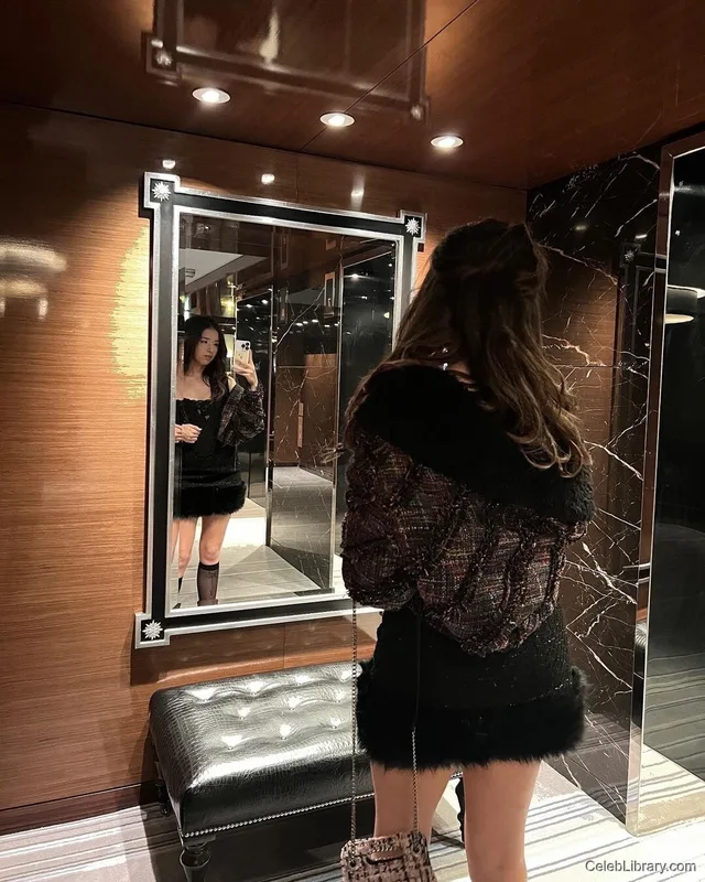 Pokimane photo 13 of 3752