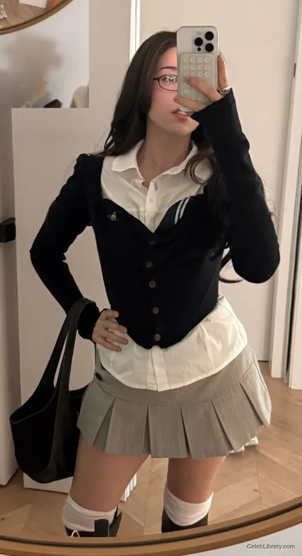 Pokimane photo 5 of 3752
