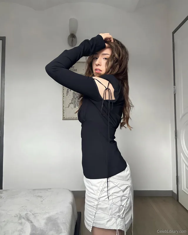 Pokimane photo 15 of 3752