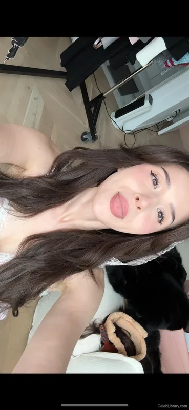 Pokimane photo 6 of 3752