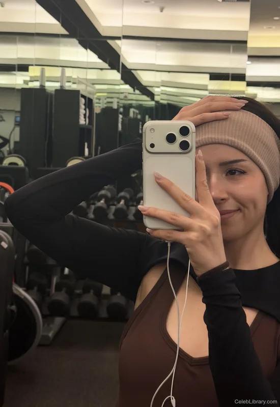 Pokimane photo 24 of 3752