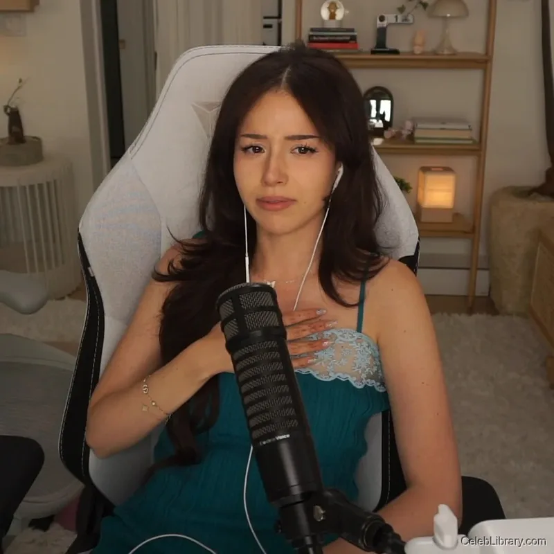 Pokimane photo 4 of 3752
