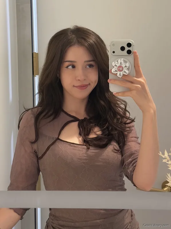 Pokimane photo 5 of 3752