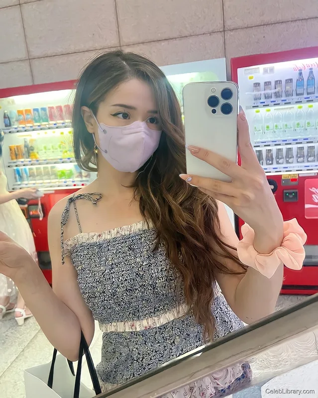 Pokimane photo 21 of 3752