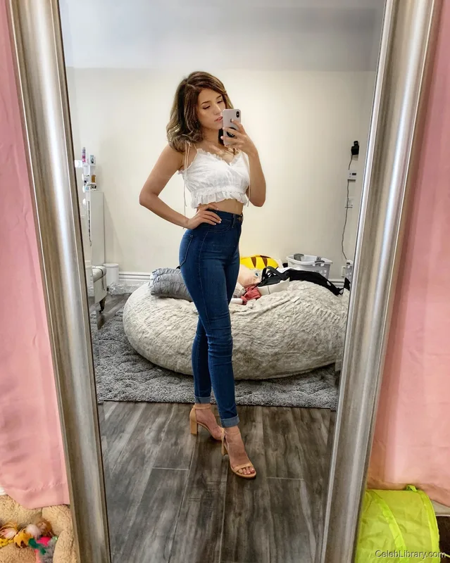 Pokimane photo 2 of 3752