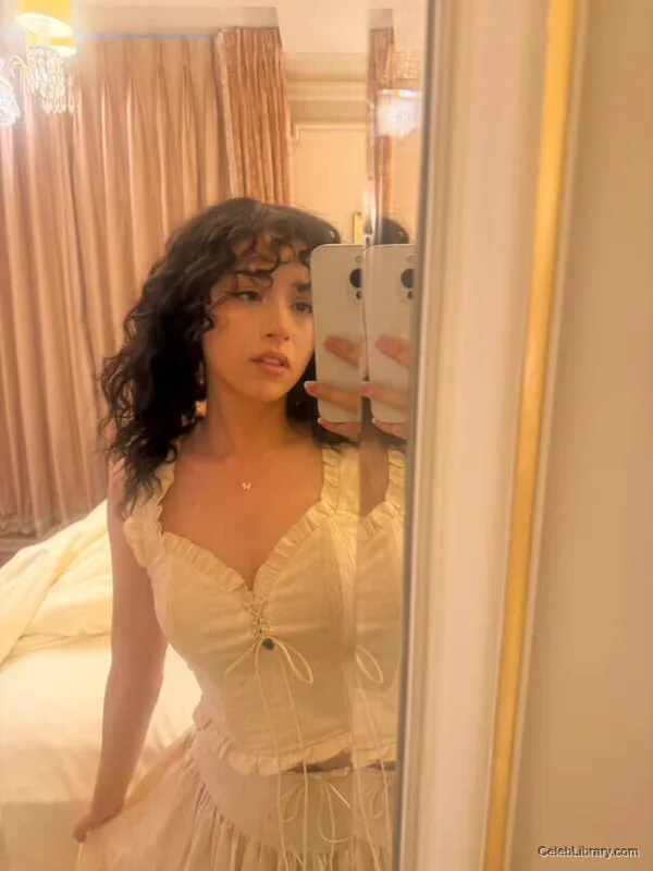 Pokimane photo 11 of 3752