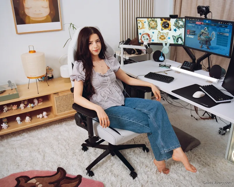 Pokimane photo 3 of 3752