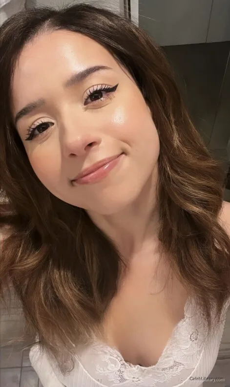 Pokimane photo 10 of 3752